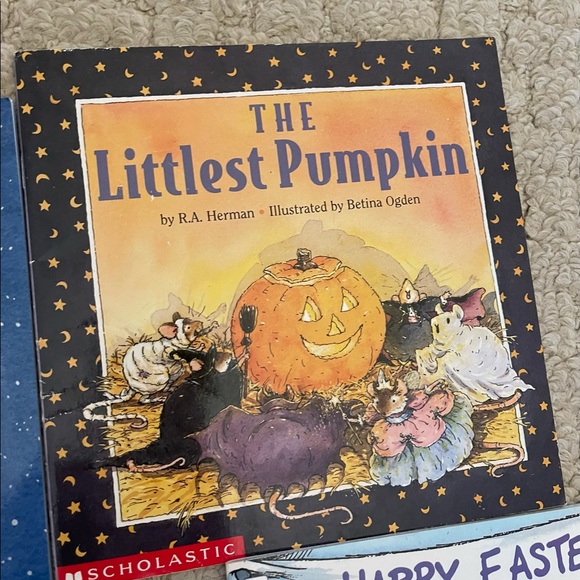 Children’s Kid Book Bundle Lot of 8 Easter Halloween - Picture 6 of 9